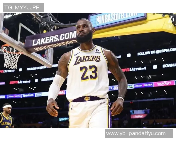 詹姆斯复出后场均上场时间引发争议湖记认为32到33分钟更为合理 詹姆斯复出后场均上场时间引发争议湖记认为32到33分钟更为合理