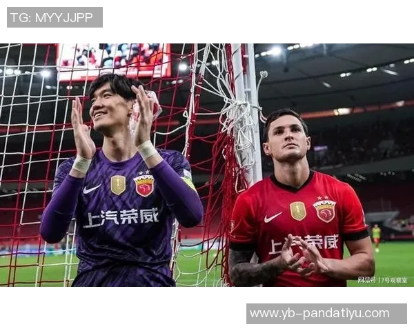 颜骏凌与偶像范德萨合影感慨万分:追梦路上的每一步都值得珍惜 颜骏凌与偶像范德萨合影感慨万分:追梦路上的每一步都值得珍惜