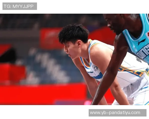 曾凡博在篮网首秀穿韦德之道12展现出色表现引发球迷热议