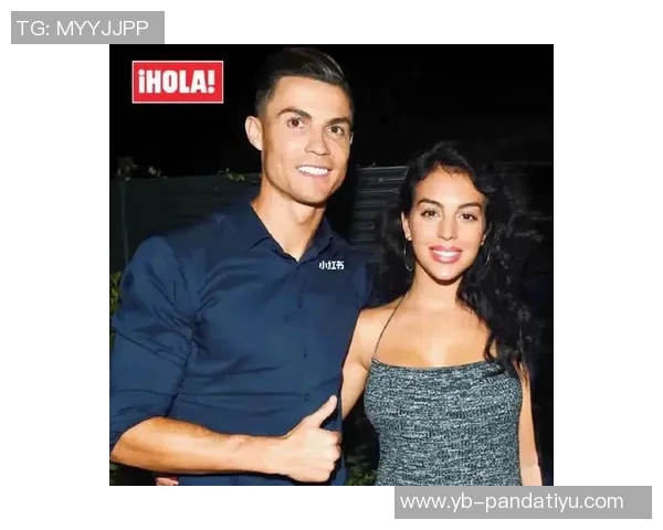 C罗获环足奖感言感谢妻子乔治娜台下微笑展幸福瞬间